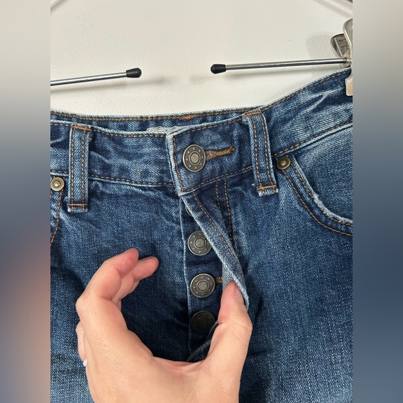 Women's FREE PEOPLE Jean Shorts Size W 27 Distressed Details - Picture 2 of 7
